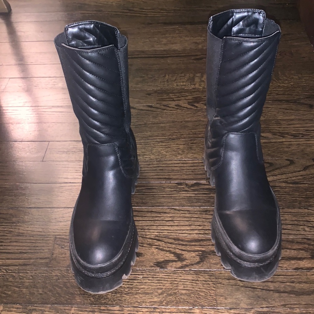 Black fashion Boot, Size 8, Worn